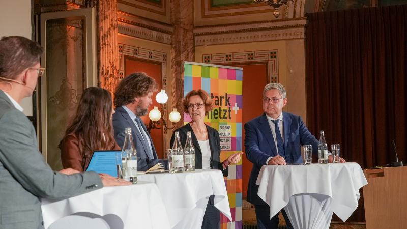 Podiumsdiskussion